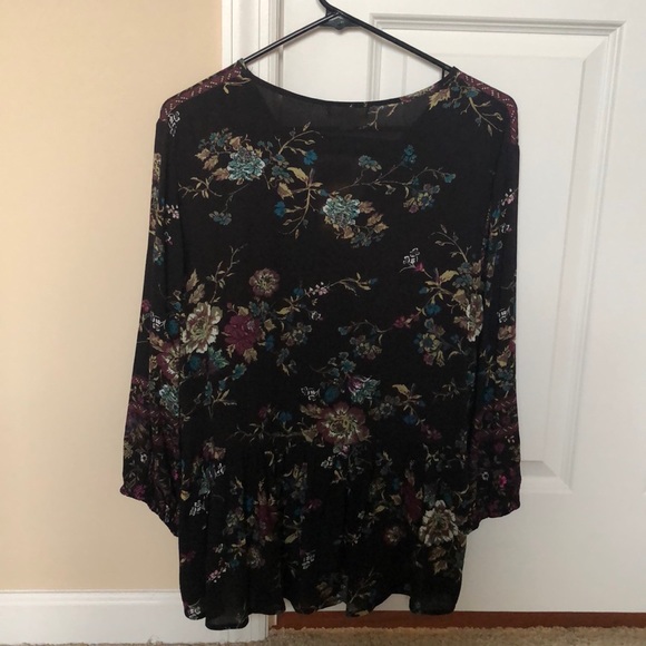 Francesca’s Dark Floral Long Sleeve - Picture 2 of 5